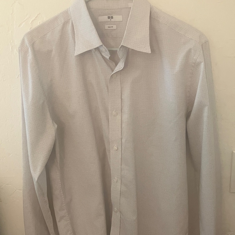 Uniqlo Light Gray Casual Button Down Shirt